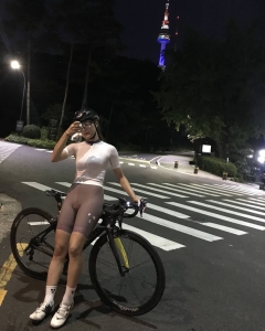 韓国美人サイクリストのセクシースパッツ