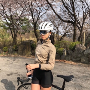 韓国美人サイクリストの股間の形が丸わかりなスパッツ画像